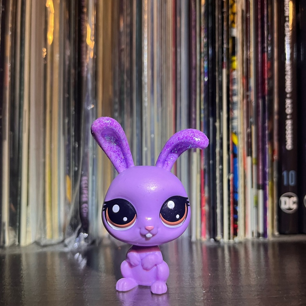 Littlest Pet Shop Series 2  (Gleamy Bunnyton)